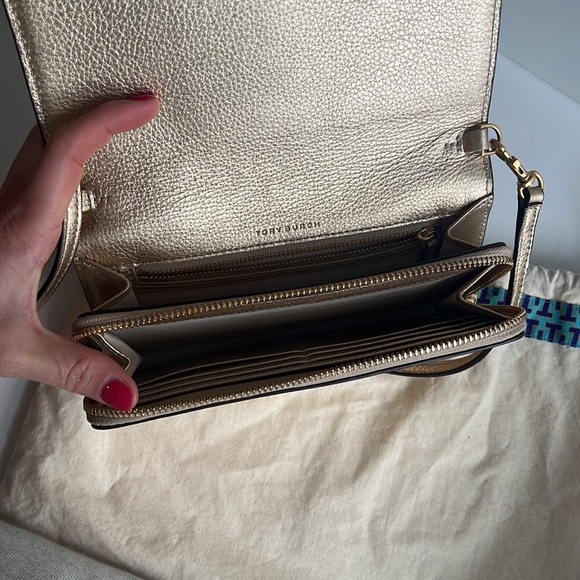 Tory Burch McGraw Metallic Flat Wallet Crossbody with Tory Burch Dust Bag - Picture 8 of 11